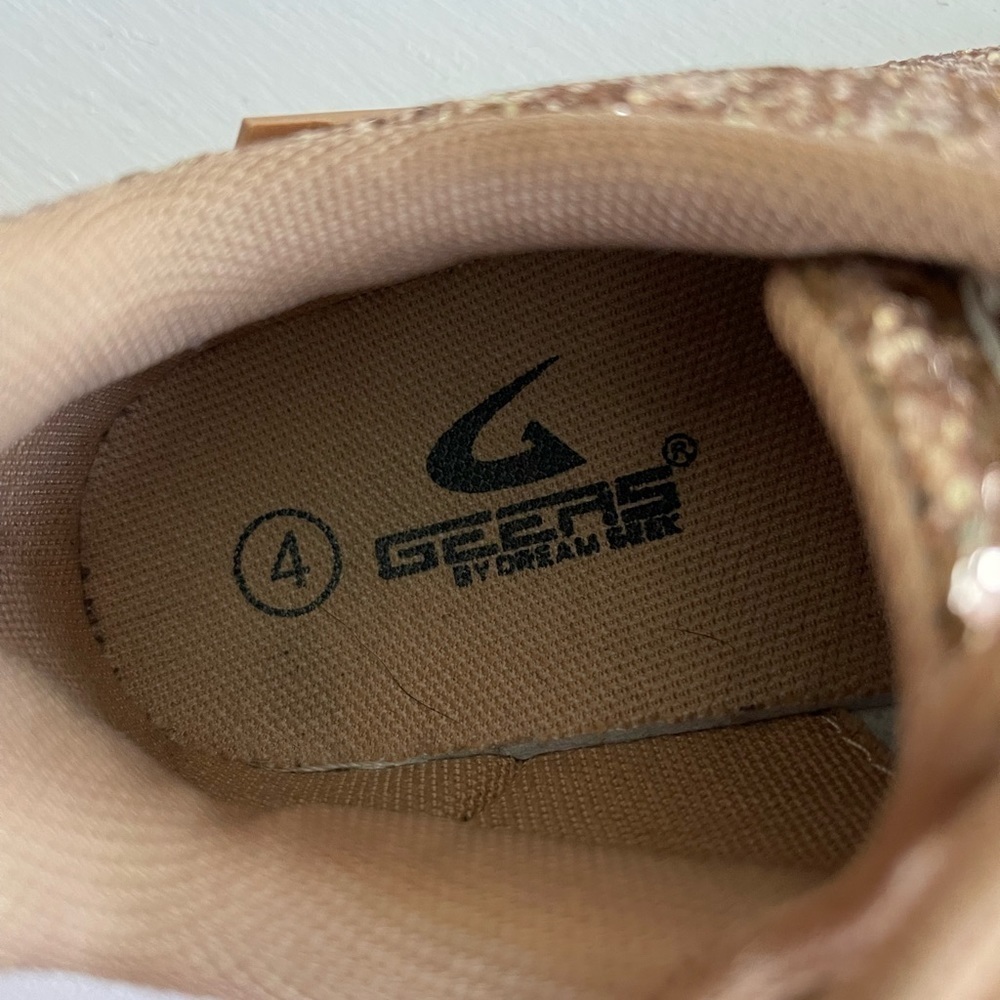 Size 4 gold glitter sneakers - Picture 5 of 5